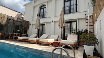 Outdoor pool, open 8:00 AM to 8:00 PM, free pool cabanas, pool umbrellas