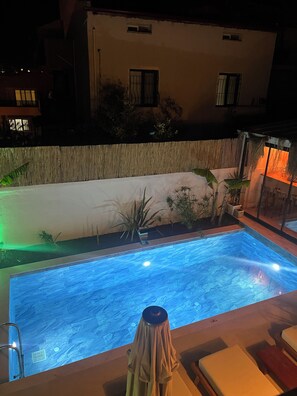 豪華客房, 泳池景觀 | 陽台景觀