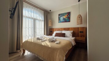 Minibar con artículos gratuitos y caja de seguridad en la habitación 