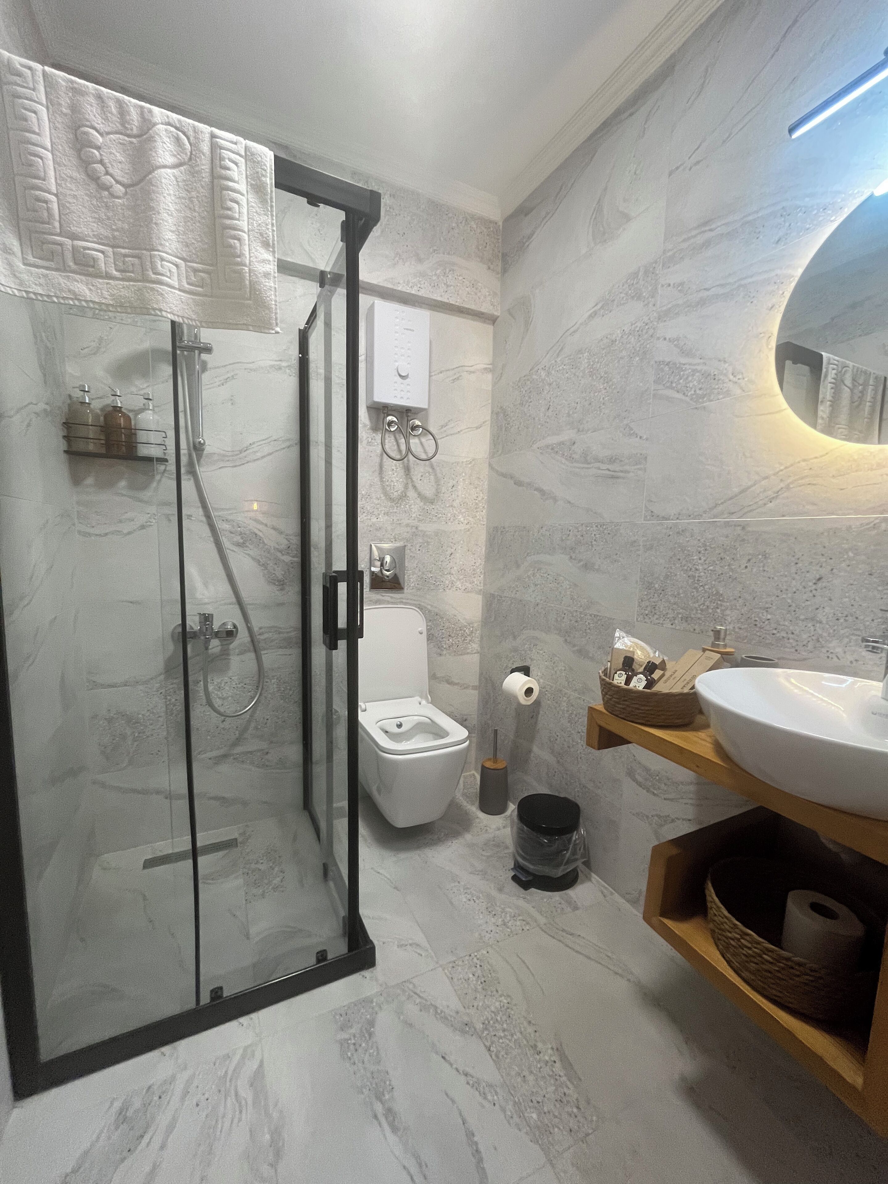Basic Room | Bathroom