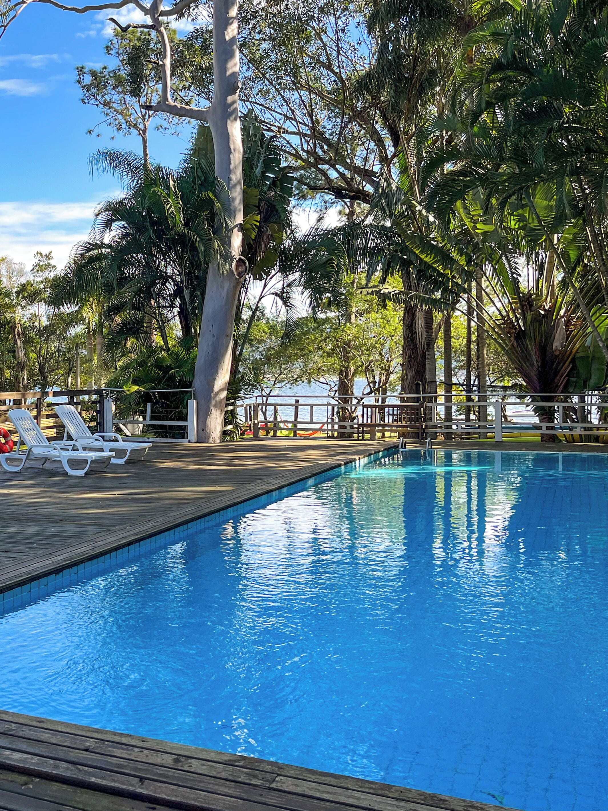 Piscina interna, 2 piscinas externas