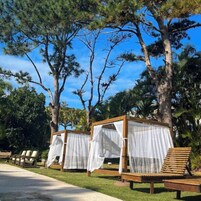 Una piscina techada, 2 piscinas al aire libre