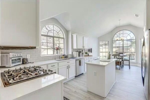 Fridge, microwave, oven, stovetop