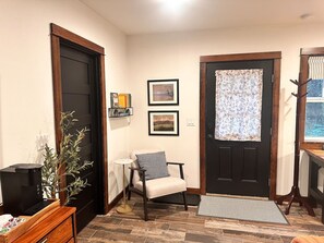 Interior - Charming Creekside Studio Near Ferries to Seattle (Port Orchard)