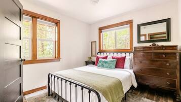 2 habitaciones, escritorio, tabla de planchar con plancha y wifi