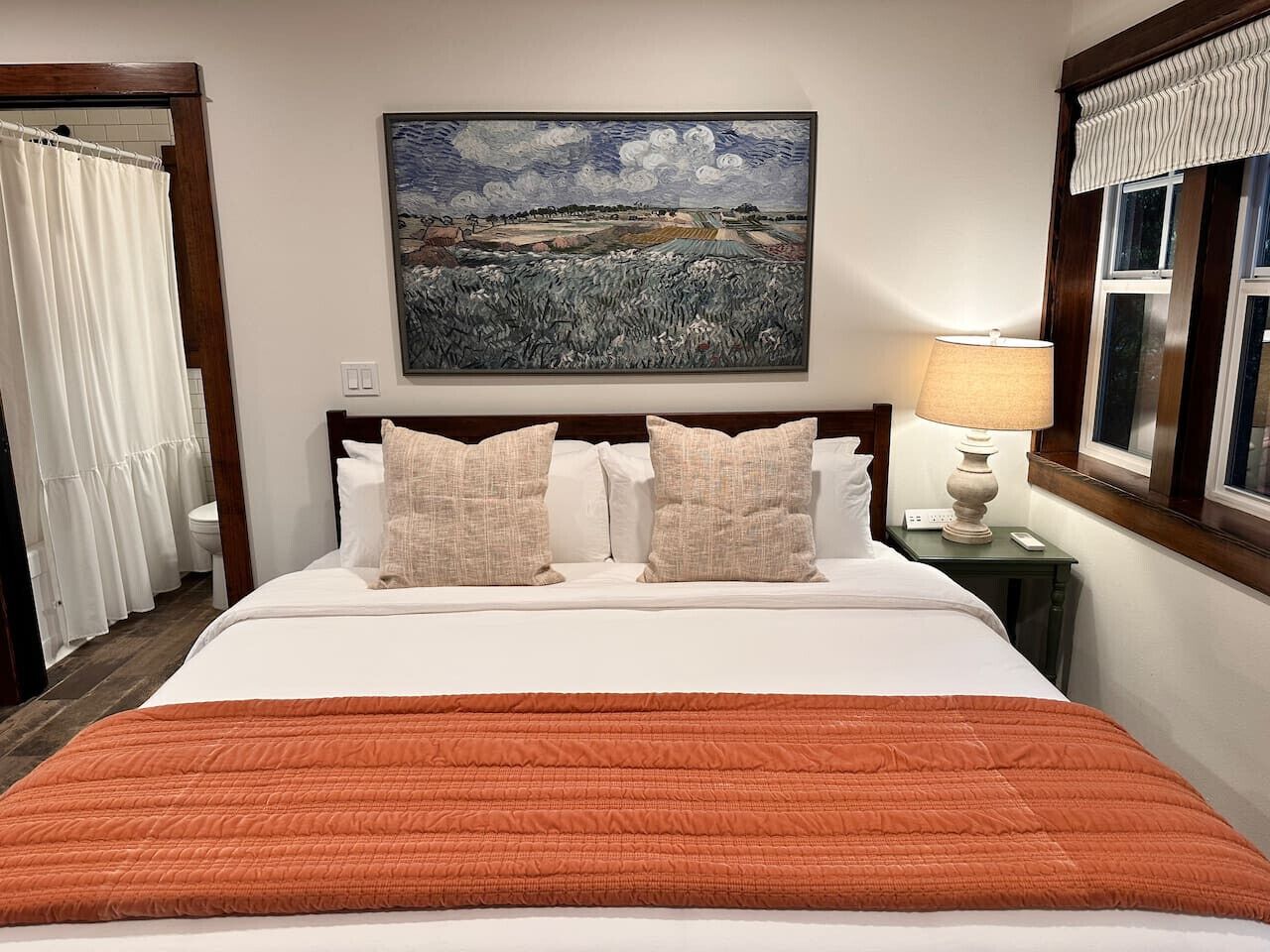 2 habitaciones, escritorio, tabla de planchar con plancha y wifi 