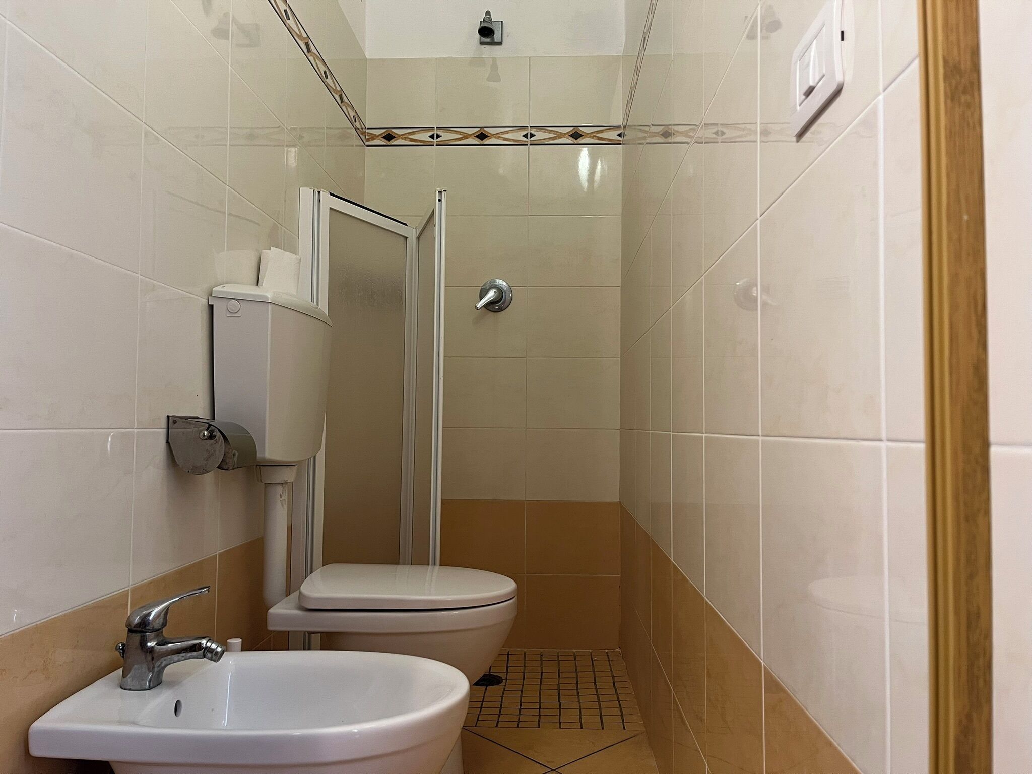 Doccia, asciugacapelli, bidet, asciugamani