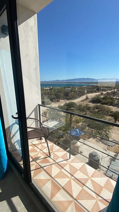 Charming 2-bedroom condo with Jacuzzy, WiFi, AC in welcoming El Sargento