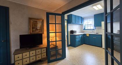 Full Private Apartment! 1-bedroom with full kitchen & bathroom in Newington