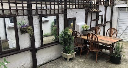 Tranquil Darlington Home , 3br+pet Friendly