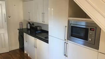 House | Private kitchen | Fridge, microwave, oven, stovetop