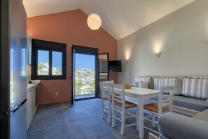 TV, offices - Lemonia Suites in Ikaria 1 (Kampos)