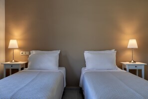 Työpöytä, silitysrauta/-lauta, vauvan matkasänky, ilmainen Wi-Fi