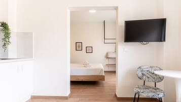 1 slaapkamer, een strijkplank/strijkijzer, gratis wifi, beddengoed