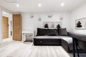 Economy Apartment, Private Bathroom (2) | Desk, laptop workspace, iron/ironing board - Edgware Road apartments (London)