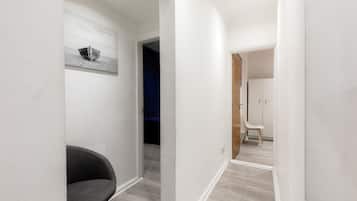 Apartment, Private Bathroom (1) | 2 bilik tidur, meja, ruang kerja komputer riba, seterika/papan seterika