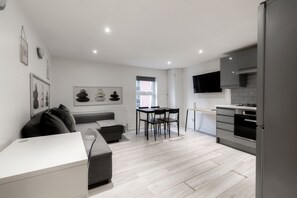 Economy Apartment, Private Bathroom (2) | Desk, laptop workspace, iron/ironing board - Edgware Road apartments (London)