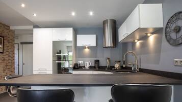 Fridge, microwave, oven, stovetop