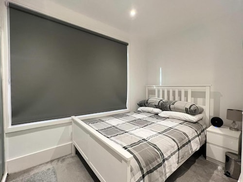 Spacious1br-6guests-walktoshops-fastwifi