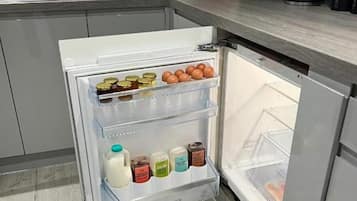 Apartment | Private kitchen | Fridge, microwave, oven, stovetop