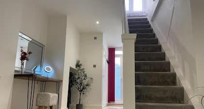 Spacious1br-6guests-walktoshops-fastwifi