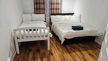 Apartment | 2 bedrooms, iron/ironing board, free WiFi, bed sheets