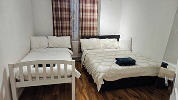 Apartment | 2 bedrooms, iron/ironing board, free WiFi, bed sheets