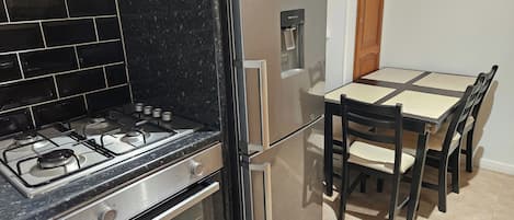 Apartment | Dapur peribadi | Peti sejuk, ketuhar gelombang mikro, ketuhar, dapur