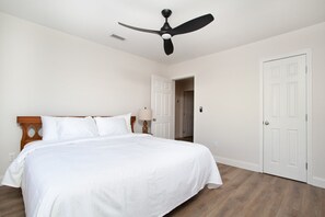 2 室のベッドルーム、WiFi (無料)、ベッドシーツ