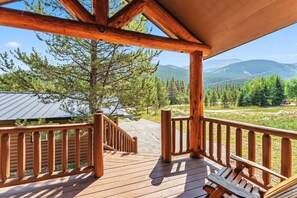 Property grounds - Mountain Retreat w/ Hot Tub, Game Room & Garage - 5 Min to Slopes & Main St (Breckenridge)