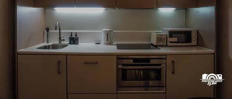 Apartament | Cuina privada | Frigorífic, microones, forn i placa de cuina