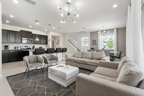 TV - 5 BD/ 4.5 BA/ Windsor Island (993 PD) (Davenport)