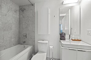 Hårtørrer, håndklæder, Sæbe, Toiletpapir