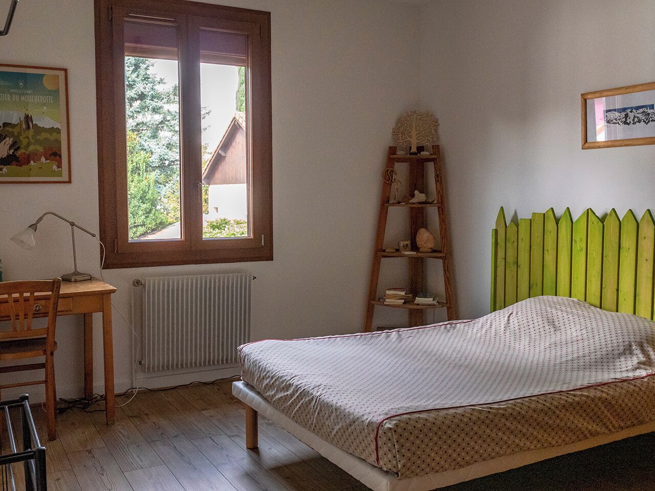 2 chambres, bureau, fer et planche à repasser, lit parapluie