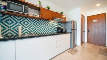 Comfort Condo, City View | Private kitchen