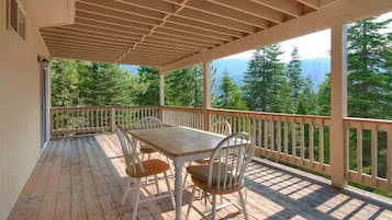 屋外ダイニングエリア