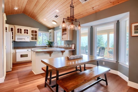冷蔵庫、電子レンジ、オーブン、コンロ. Inside Yosemite! Park Reservations Included / Sleeps 10