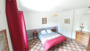 3 Schlafzimmer, Bügeleisen/Bügelbrett