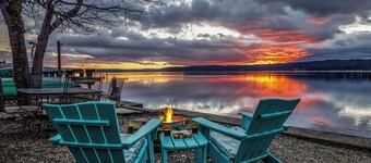 Romantic, Updated 1940's Cabin/ Pet Friendly | Waterfront  | Fire Pit | Kayaks