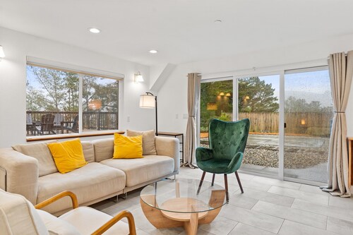 6BR Luxury Coastal Estate near San Francisco