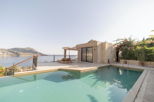 Asfiya Sea View Hotel