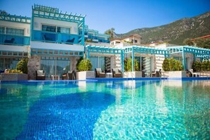 Seasonal outdoor pool, pool umbrellas, pool loungers - Asfiya Sea View Hotel (Kas)