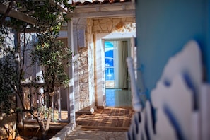 特色套房, 海景 | 免费迷你吧物品、客房内保险箱、办公桌、免费 WiFi