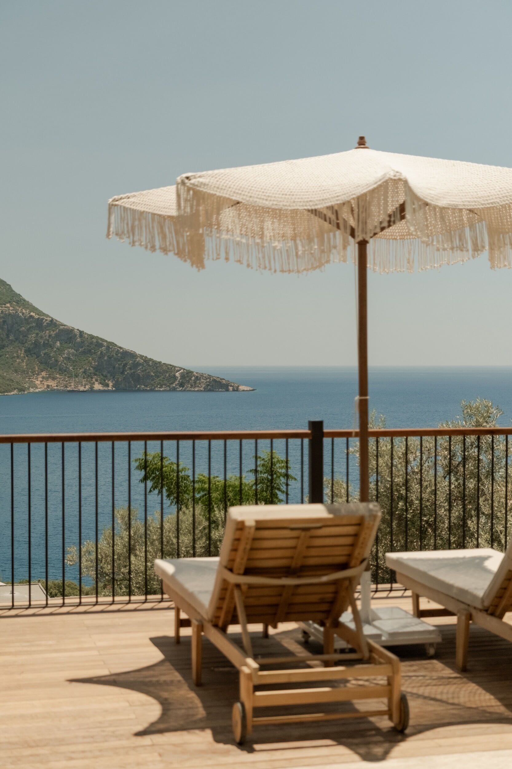 Quarto premium, vista para o mar | Frigobar (abastecido com alguns itens grátis), cofres nos quartos