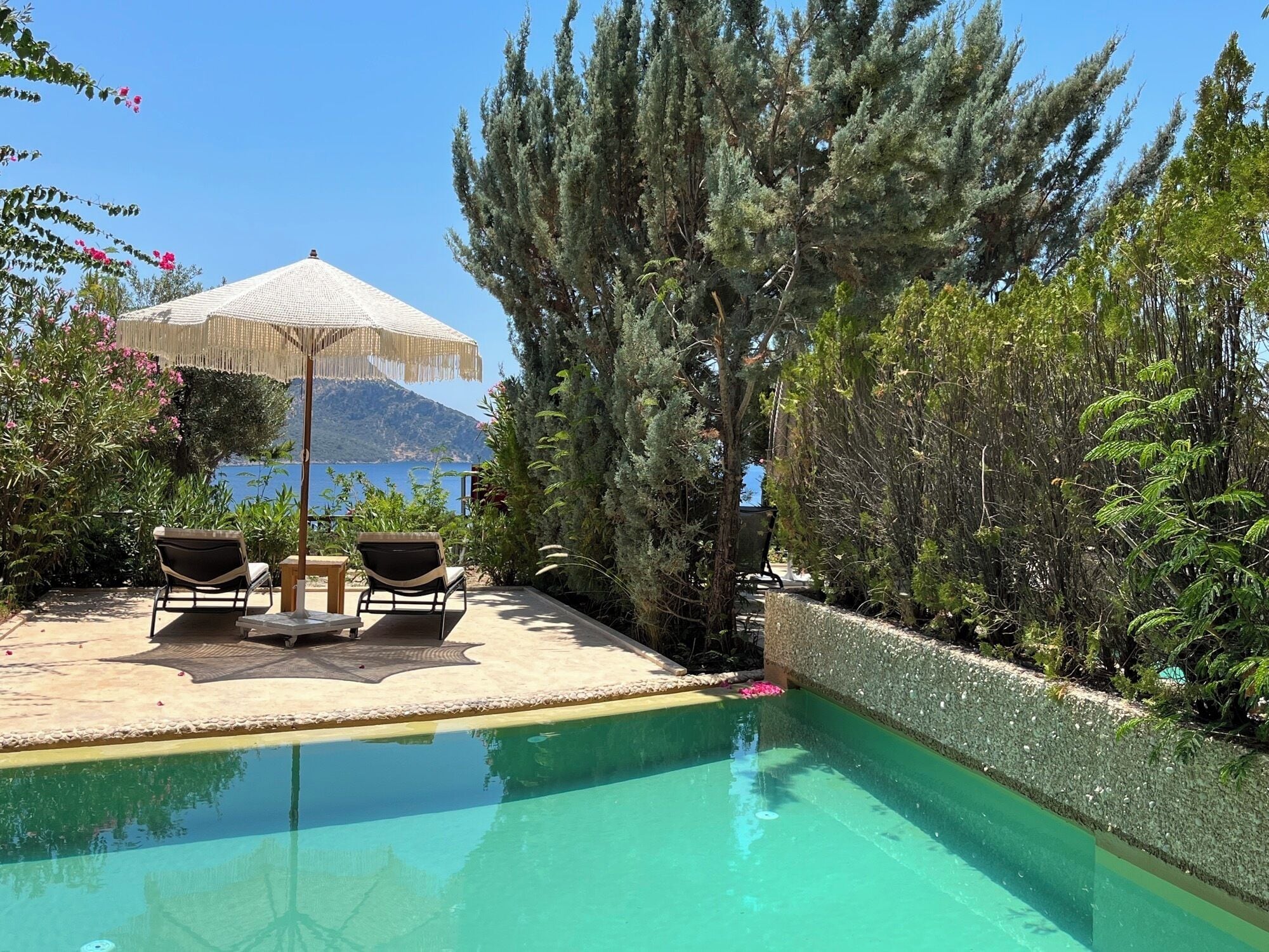 Junior Suite, Sea View | Garden view
