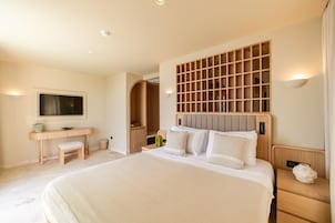 Premium Room, Sea View | Minibar (some free items), in-room safe, WiFi (free)