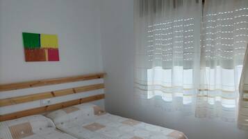 2 bedrooms, iron/ironing board, bed sheets