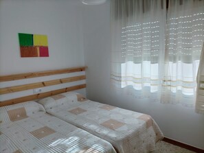 2 bedrooms, iron/ironing board, bed sheets