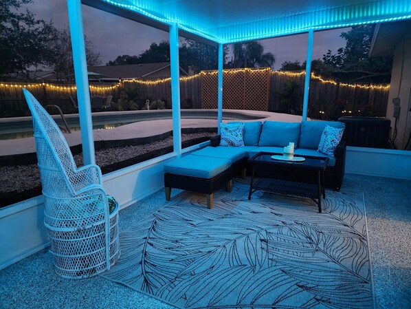 Property grounds - Dori's Oasis: 3-bedroom house in Cocoa with WiFi, AC & Pool (Cocoa)