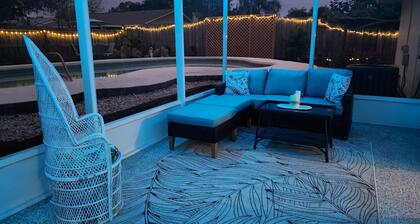 Dori's Oasis: 3-bedroom house in Cocoa with WiFi, AC & Pool